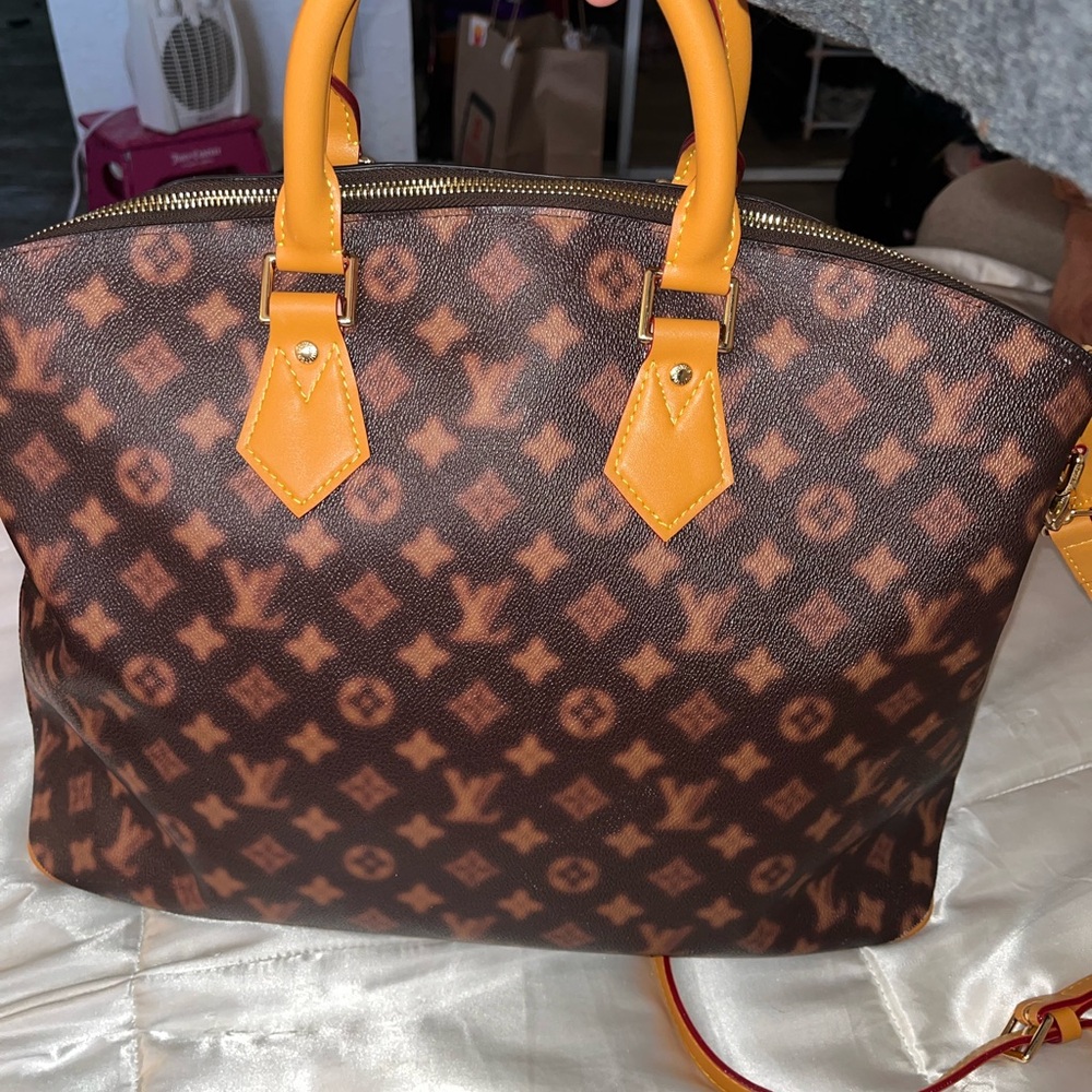 Louis Vuitton Brown Monogram Handbag - Picture 2 of 4